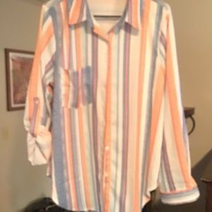 A style polyester button up tunic